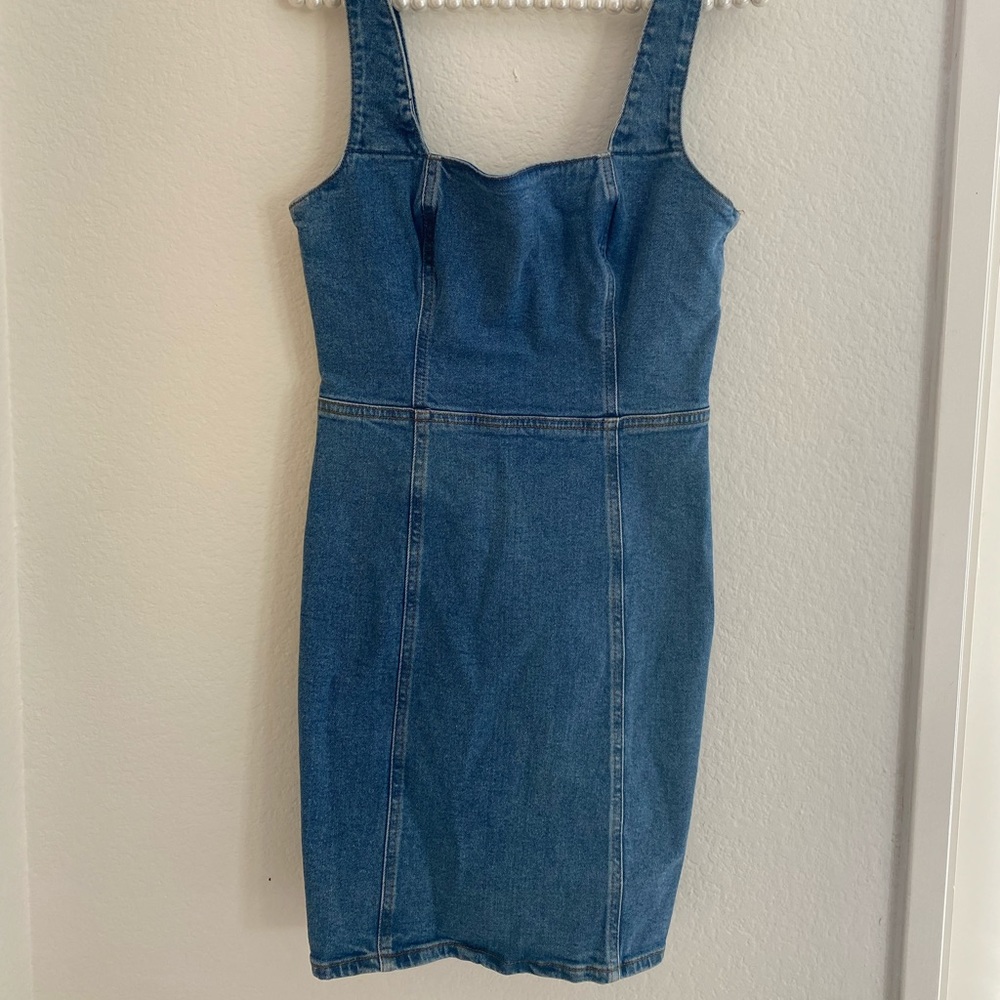 *NEW W TAGS* BDG Denim Dress 🫐